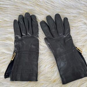 Gucci Black Leather Zip Gloves with Gold Hardware